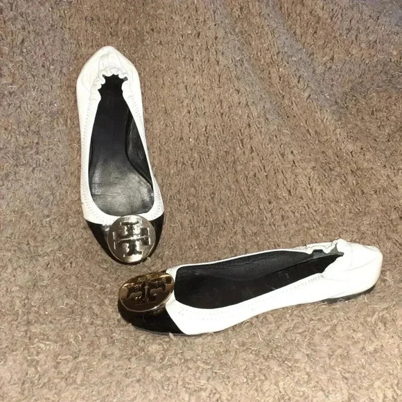 TORY BURCH-REVA-White Leather-Black Patent Toe-Gold Medallion-Sz 5.5-Very Good - Picture 1 of 6